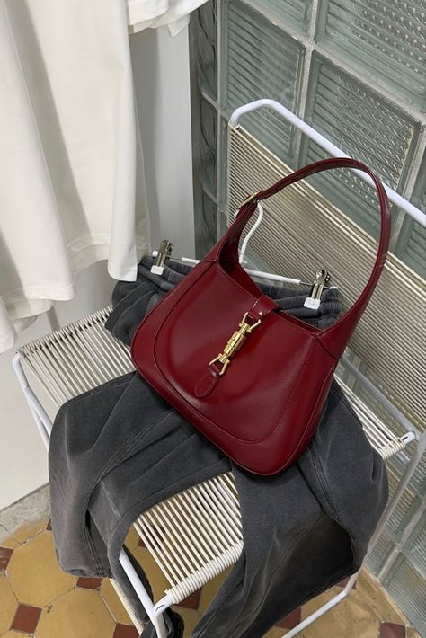 Burgundy Designer Bag, Cherry Red Accessories, Chic Burgundy Shoulder Bag, Gucci Jackie Red, Burgundy Bag Aesthetic, Luxury Bags Aesthetic, Cherry Red Bag, Retro Burgundy Shoulder Bag, Gucci Red Bag