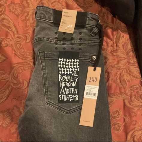 Grey/Black Ksubi Jeans, Brown Jeans, Cute Outfits For School, Size 28 Jeans, Denim Jeans Men, Grey Jeans, Jeans Women, Christmas 2024, Jeans Color