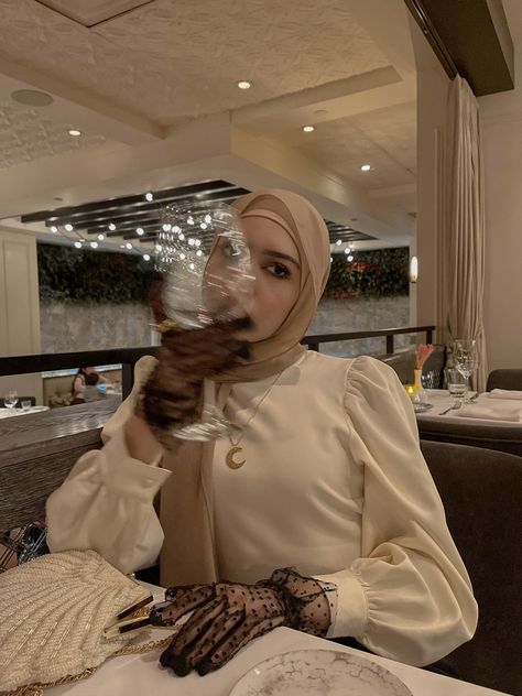 Aesthetic Hijab Outfit, Hijabi Aesthetic Outfits, Aesthetic Outfits Hijab, Dark Feminine Style, Feminine Aesthetic Outfits, Mode Indie, Outfits Muslim, Muslim Outfits Casual, Hijabi Aesthetic