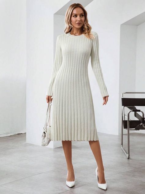 Sweater Dress Outfit Winter, White Christmas Dress, Sweatshirt Dresses, White Knit Dress, Woolen Dresses, Knitwear Outfit, Sweater Dress Outfit, Knit Ideas, Winter Dress Outfits