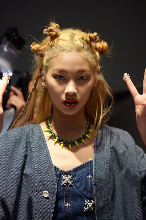 foreign orange : Photo  Jung Hoyeon at Steve J & Yoni P Spring 2014 Seoul Fashion Week shot by Seung Lee for Dazed Digital 90s Grunge Hair, Short Grunge Hair, Alternative Makeup, Seoul Fashion, Scene Hair, Grunge Hair, Aesthetic Hair, Girl Face, Hairstyles With Bangs