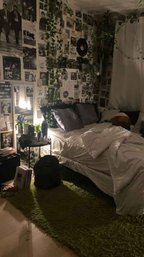 Dark Room Bedroom, Windowless Bedroom Ideas Dark Rooms, Rustic Cozy Room Ideas Aesthetic, Forest Core Room Ideas, Dark Room Inspo Grunge, Dark Indie Room, Room Decor Bedroom Dark, Room Inspo Earthy, Wood Room Ideas