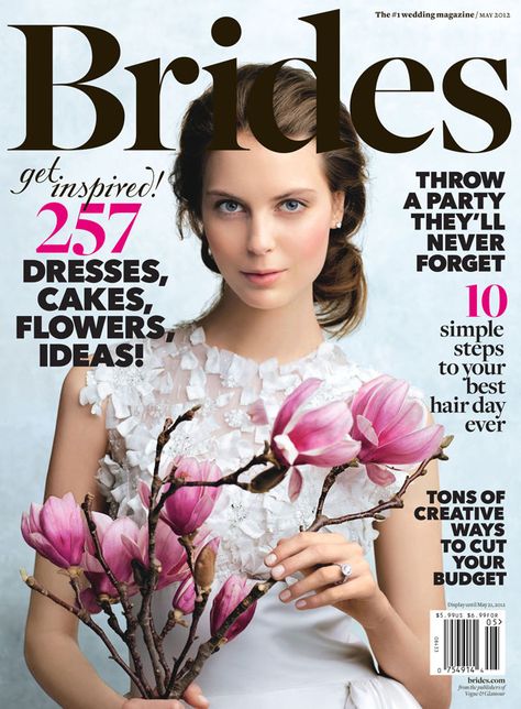 Pode bem ser um buquê diferente, não? Bridal Magazine Cover, Hairstyles Images, Tulip Magnolia, Budget Bride, Magnolia Tree, Bridal Magazine, Dress Cake, Brides Magazine, Hair Images