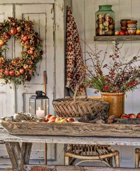 Vibeke Svenningsen (@vibekedesign) • Instagram photos and videos Vibeke Design, Cozy Fall Decor, Autumn Decoration, Colonial Decor, Cozy Autumn, Vintage Fall, Fall Holidays, Autumn Cozy, Fall Favorites