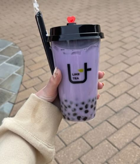 Taro Bubble Tea, Taro Boba, Resep Smoothie, Bubble Tea Boba, Boba Drink, Bubble Milk Tea, Sweet Drinks, Pretty Drinks, Food Drinks Dessert