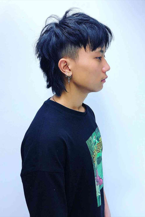 Person with a midnight blue mullet haircut featuring an undercut. Bob Hairstyles Short Back, Black Hairstyles With Weave Braids, Curly Hair Oval Face, Blue Mullet, Gender Neutral Haircuts, Queer Haircut, Hairstyles With Weave, Redhead Hairstyles, Black Hairstyles With Weave