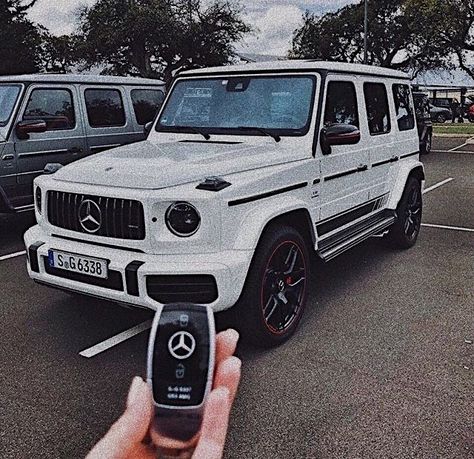 White G Wagon, Luxury Cars Mercedes, Cars Jeep, Uber Ride, Dream Cars Mercedes, Auto Poster, Mercedes G Wagon, Bmw I3, Dream Cars Jeep