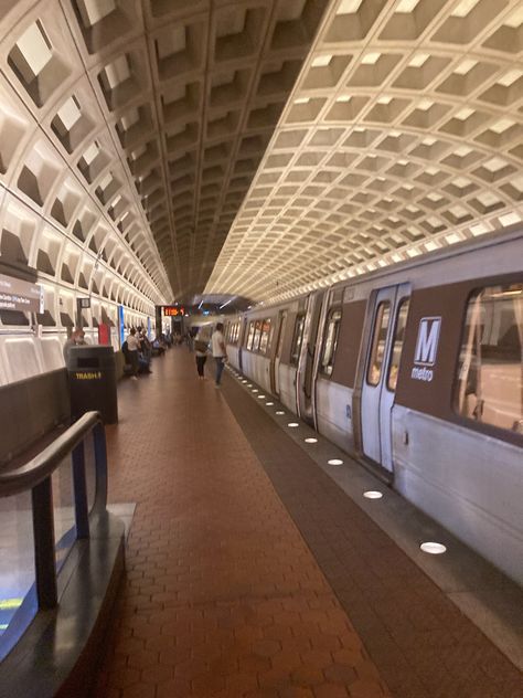 Metro Station Architecture, Washington Dc Metro, Post Grad, Dc Metro, Rapid Transit, Metro Station, Life Plan, Washington Dc, My Dream Home