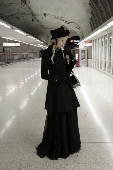 Victorian Outfits Aesthetic, Elegant Gothic Aristocrat, Elegant Goth, Victorian Goth, Elegant Gothic, Gothic Beauty, J Fashion, Goth Outfits, Harajuku Fashion