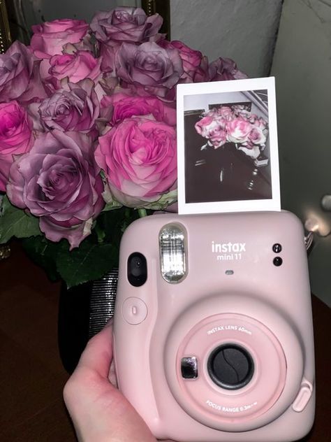 polaroid camera Insta Camera Fuji Instax Mini, Instapix Camera Pictures, Insta X Mini 11, Asthetic Cameras, Cute Camera Aesthetic, Instax Mini 11 Pink, Instax Mini 11 Aesthetic, Polaroid Camera Aesthetic, Polaroid Camera Ideas