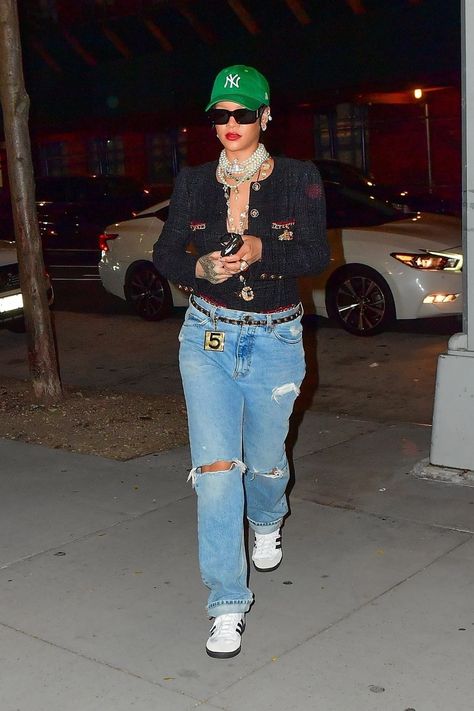 Jeans With Pearls, Looks Rihanna, Rihanna Outfits, Rihanna Looks, Best Blazer, Rihanna Style, Jean Trends, Looks Street Style, Whole Foods