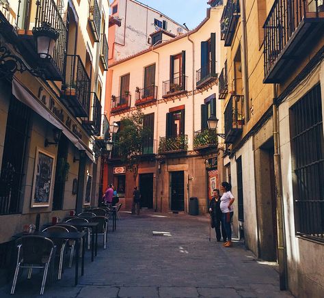 Apartment In Spain, European Apartment, Spanish Apartment, Madrid Aesthetic, Backpacking Spain, Madrid Apartment, Spain Culture, Olive Press, New Spain