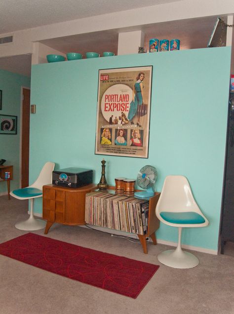 A little mood music... Via Atomic Redhead Atomic Home Decor, Atomic Age Interior Design, Mid Century Living Room 1950s, Atomic Bedroom, Trudy Campbell, Atomic 50s, Basement Lounge, 50s Decor, Lime Green Walls