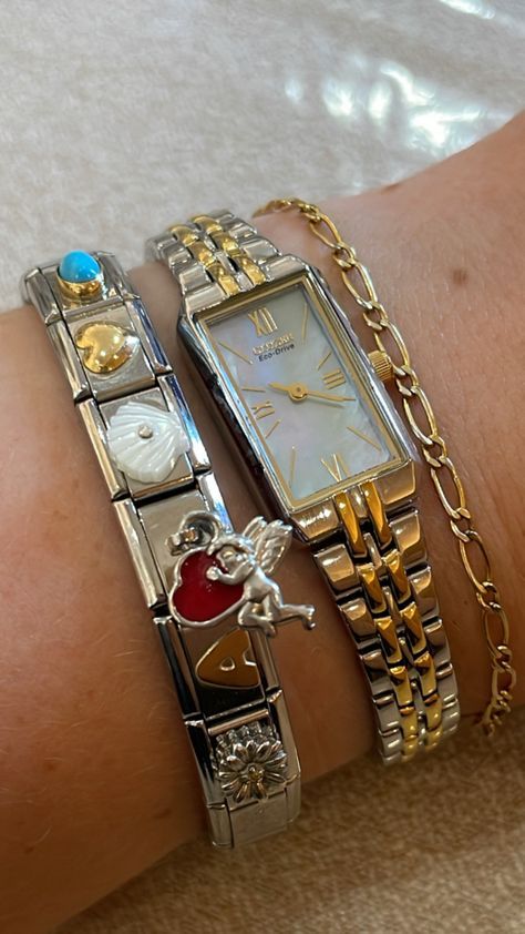 mixing metals & permanent bracelets are IN for 2024 Xoxo Jewelry, Dope Jewelry Accessories, Mixing Metals, Gelang Manik-manik, Gelang Manik, Mixed Metal Jewelry, Jewelry Accessories Ideas, Dope Jewelry, Jewelry Fashion Trends