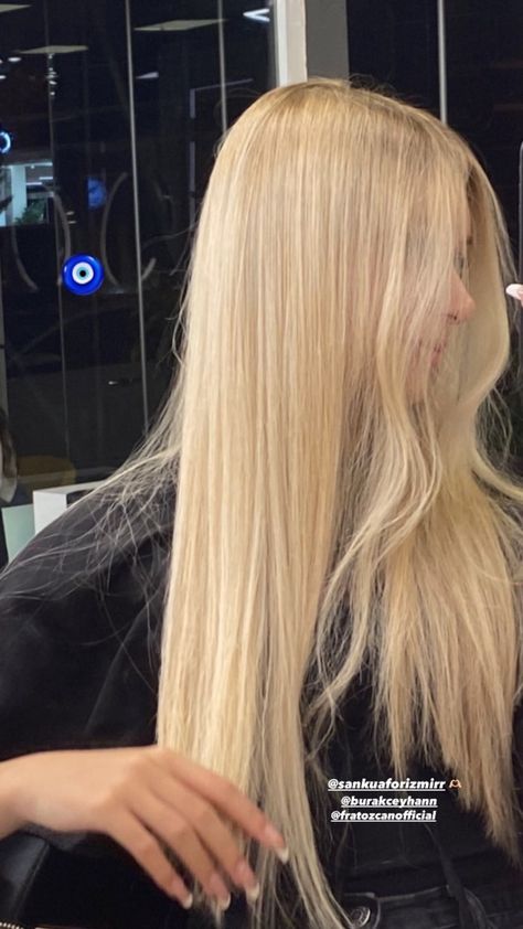 Pale Yellow Blonde Hair, Bright Beach Blonde Hair, Bright Beachy Blonde, Creamy Warm Blonde, Light Yellow Blonde Hair, Light Blonde Natural Hair, Light Golden Blonde Hair With Highlights, Yellowish Blonde Hair, Light Gold Blonde Hair