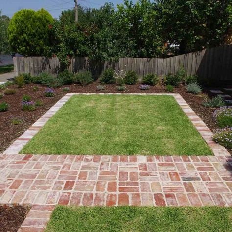 Red Brick Patio Ideas, Red Brick Patio, Red Brick Paving, Reclaimed Brick Patio, Brick Patio Ideas, Patio House Ideas, Brick Courtyard, Patio Edging, Brick Patio