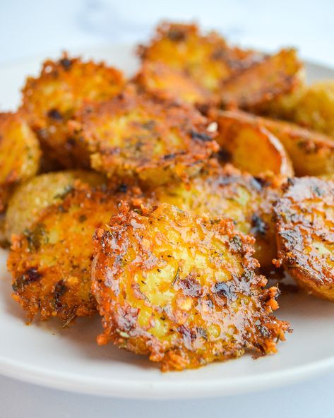 Viral Crispy Garlic Parmesan Crusted Potatoes, Parmesan Encrusted Potatoes, Crushed Parmesan Potatoes, Parmasean Potatoes Parmesan, Tik Tok Parmesan Crusted Potatoes, Potatoes Parmesan Baked, Parmesan Crusted Potatoes Recipe, Park Crusted Potatoes, Parmesan Crusted Potato