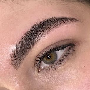 Grow Eyebrows Thicker, Eyebrows Goals, Straight Eyebrows, Skin Aesthetics, Thick Brows, Permanent Makeup Eyebrows, Beauty Lash, Thick Eyebrows, Brow Lift