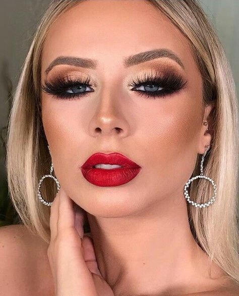 Christmas Party Makeup, Red Lips Makeup Look, Special Occasion Makeup, Red Lip Makeup, Lip Makeup Tutorial, Red Makeup, Golden Eyes, Makijaż Smokey Eye, Lips Makeup