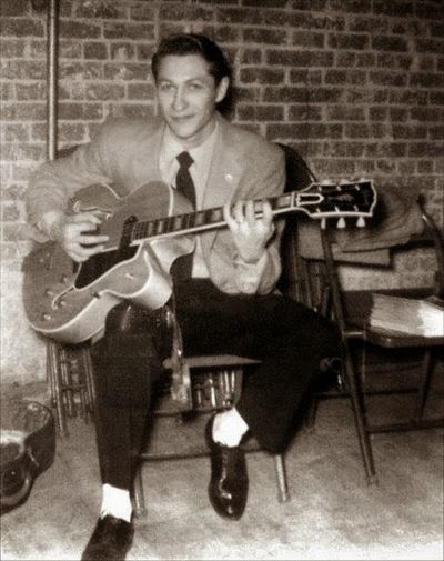 Pioneering rock and roll guitarist Scotty Moore, who was a member of Elvis Presley's original band passed away at the age 84 on June 28th, 2016. He died in Nashville on Tuesday after several months of poor health. Moore is credited with helping Elvis shape his sound that came to be called rock and r Scotty Moore, Rockabilly Music, Sun Records, Rock Guitar, Rock N’roll, Guitar Hero, Rock Stars, Music Icon, Music Legends