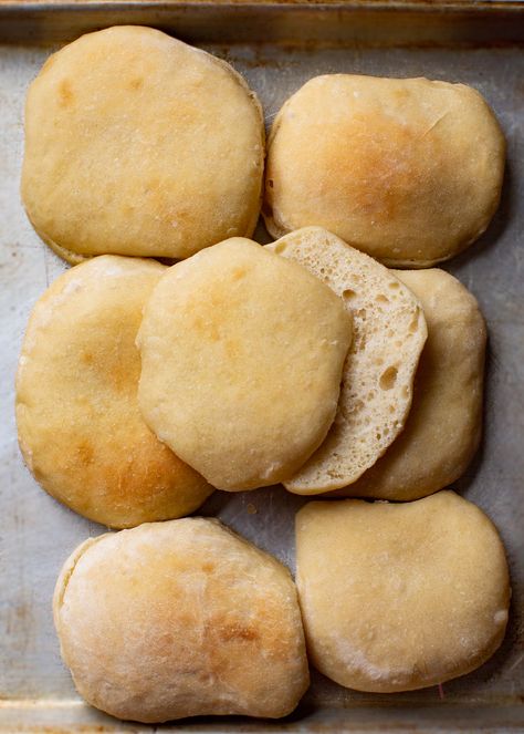 Foccacia Buns, Individual Focaccia Bread, Focaccia Buns, Focaccia Bread Sandwich, Focaccia Rolls, Super Moist Banana Bread Recipe, Baking Savory, Square Bread, Sandwich Spreads