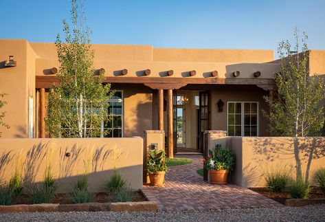 View Portfolio - Custom Homes in Santa Fe - Woods Design Builders Adobe House Plans, Adobe Style Homes, Pueblo Revival, Santa Fe Style Homes, Southwest House, Woods Design, Santa Fe Home, New Mexico Homes, Mexican Hacienda