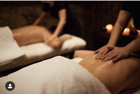 Friends Massage, Couple Spa, Massage Couple, Massage Pressure Points, Holistic Massage, Benefits Of Massage, Swedish Massage, Spa Packages, Getting A Massage