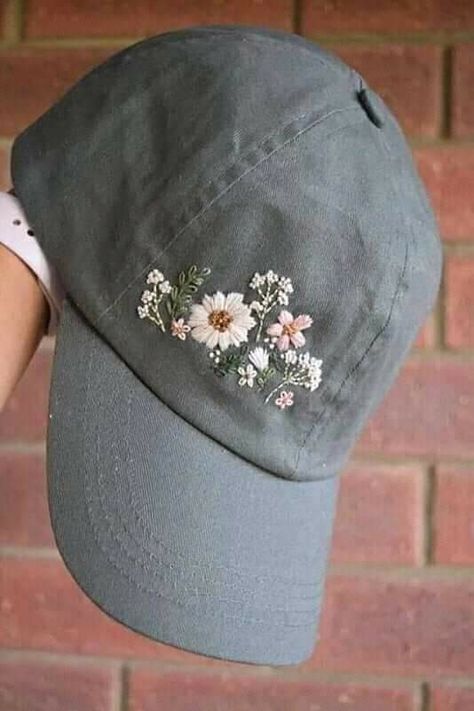 Bone Bordado, Clothes Embroidery Diy, Pola Sulam, Hand Embroidery Projects, Hat Embroidery, Embroidery On Clothes, Cute Embroidery, 자수 디자인, Simple Embroidery