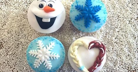 Frozen Birthday Cupcakes, Frozen Cupcake Cake, Disney Frozen Cupcakes, Frozen Fondant, Olaf Cupcakes, Cupcakes Frozen, Schnee Party, Cupcake Decorating Party, Anna Hair