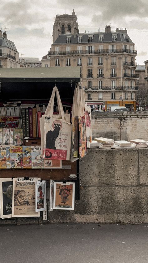 People In Paris Aesthetic, Paris Street Market, Paris Street Aesthetic, Paris Aesthetic Museum, Parisian Market, Life In Paris, Paris Aesthetic Vintage, Paris Museum Aesthetic, Parisian Lifestyle Aesthetic