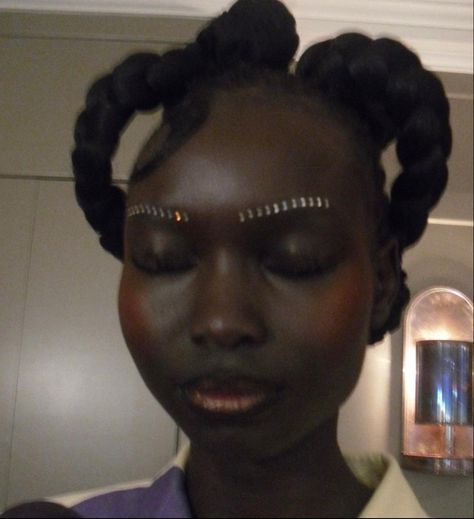 Rhinestone Eyebrows, No Eyebrows Aesthetic, Afro Futurism, Face Beat, Beat Face, Brow Makeup, Eyebrow Makeup, Makeup Inspo, Makeup Ideas