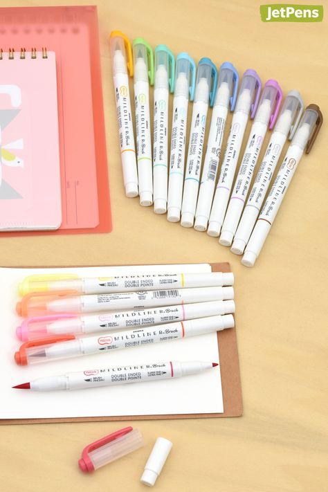 New Zebra Mildliner US Brush Pens have the same soft pastel ink as the classic Mildliners, but with English labels. Midliner Pens Aesthetic, Pens Aesthetic, Pen Test, Pastel Pen, Zebra Mildliner, Cute Stationary School Supplies, Pencil Case Pouch, School Bag Essentials, Cute School Stationary