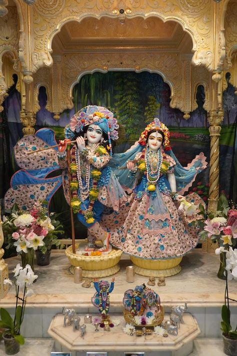 Janmashtami Photos, Janmashtami Images, Vrindavan Photography Pictures, Iskcon Krishna, Radhe Krishna Wallpapers, Krishna Wallpapers, Lord Krishna Hd Wallpaper, Shiva Photos, Peace Illustration