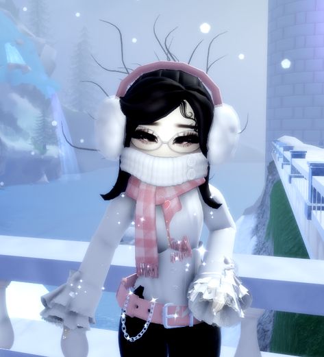 Swan Set Royale High, Royal High Winter Outfits Ideas, Snow Day Royale High, Royale High Dress Combos, Royals High Winter Outfits, Office Siren Royale High, Fluttershy Royale High, Bat Mo Heels Royale High, Corpse Bride Royale High