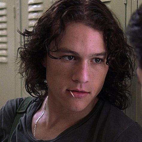 Heath Ledger Dark Hair, Heath Ledger Hair, Heath Ledger Long Hair, Heath Ledger 90s, Young Heath Ledger, Patrick Verona, Crush Cake, Childhood Crushes, 10 Things I Hate About You