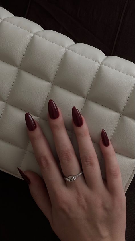 red nails, fancy nails, rich girl nails, autumn nails set, vine red, femme fatale Vine Red Nails, Vine Nails, Dark Nails, Red Nail, Oval Nails, Nail Shapes, Nail Inspiration, Nails Inspo, Red Nails