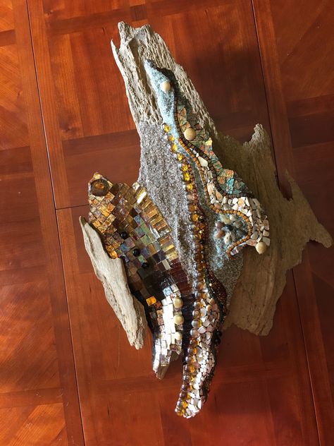 Driftwood Art Sculpture, Mosaic Art Diy, Wood Art Diy, Driftwood Art Diy, Washed Ashore, Acrylic Art Projects, Driftwood Projects, Driftwood Wall Art, Glass Window Art