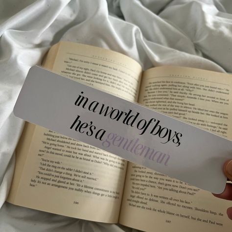 Taylor Swift Bookmarks, Taylor Swift Book, Taylor Swift Inspired, Romance Reader, Bookmark Handmade, Book Diy, Handmade Bookmarks, Book Marks, Romance Readers