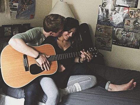 10 Best Song Artists That Will Definitely Keep Conversations Rolling Guitar Boy, Dating Relationship Advice, Guitar Photography, Couples Play, Perfect Boyfriend, Song Artists, Boys Playing, Couples In Love, Couple Aesthetic