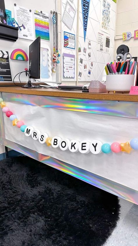 Teacher Classroom Ideas Preschool, Cute Elementary Classroom Themes, First Grade Classroom Set Up Layout Organization Ideas, Kawaii Classroom Theme, Eras Classroom Decor, Pre K Teacher Classroom Ideas, Functional Classroom Decor, Year Round Classroom Door Ideas, Classroom Lamps Ideas