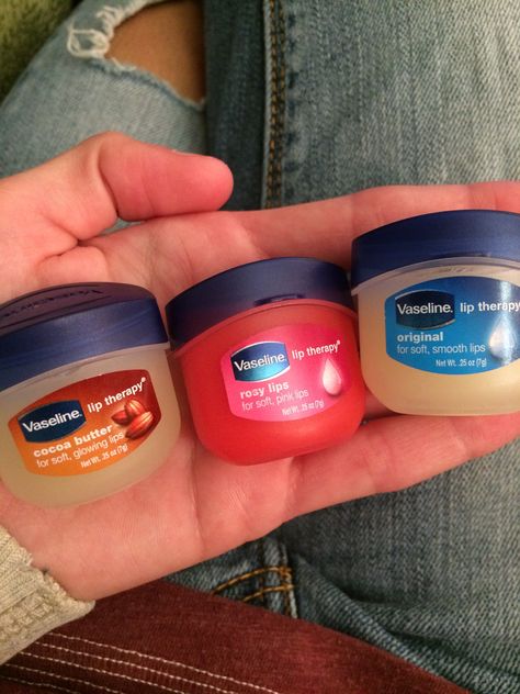 Vaseline On Lips, Chapstick Vaseline, Aesthetic Vaseline, Vaseline Chapstick, Lip Gloss Vaseline, Vaseline For Lips, Skincare Vaseline, Chapstick Aesthetic, Vaseline Skin Care