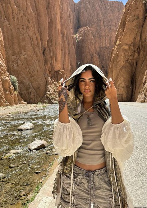 Luisa Villafane, Desert Aesthetic Fashion, Egypt Clothes, Morocco Travel Outfit, Dune Aesthetic, Egypt Outfits, Dubai Outfit, Safari Outfit, Arabian Princess