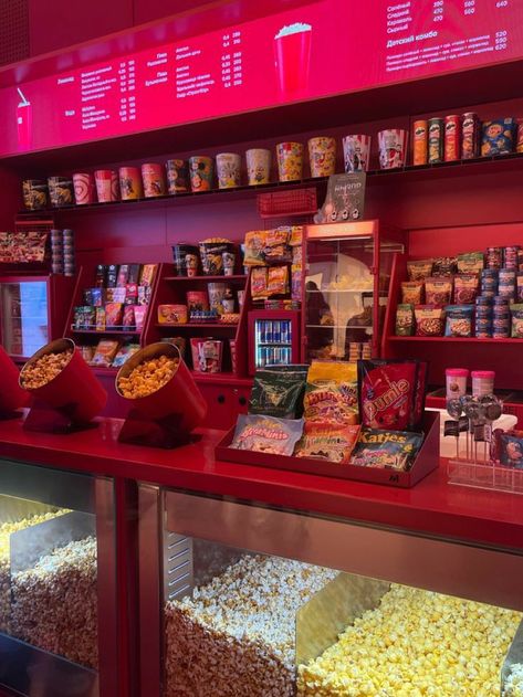 Theater Concept Art, Cinema With Friends, Amc Cinema, Aesthetic Cinema, Amc Movie Theater, Movie Theater Snacks, Movie Theater Aesthetic, Cinema Popcorn, Popcorn Stand