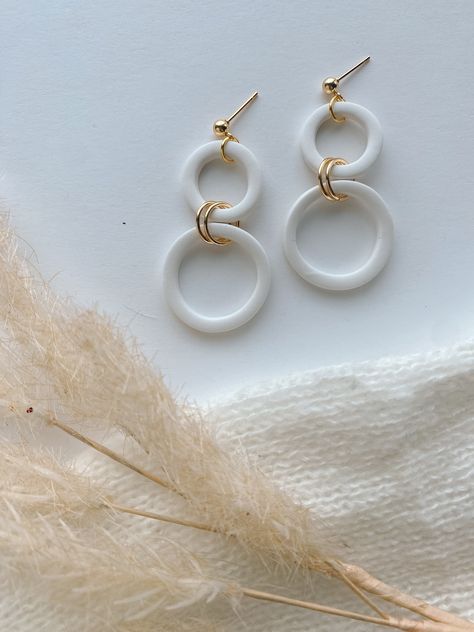 Elegant and classy! White Polymer Earrings, New Year’s Eve Clay Earrings, Easy Clay Earrings For Beginners, Polymer Clay Hoop Earrings Diy, Classy Clay Earrings, Classy Polymer Clay Earrings, Clay Earring Inspiration, Charm Earrings Diy, Elegant Clay Earrings