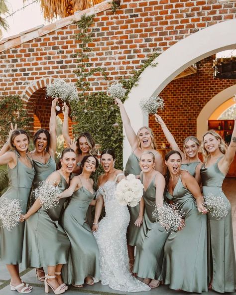 Moss Green Wedding, Sage Green Wedding Theme, Sage Green Wedding Colors, Bridal Parties Colors, Flora Farms, Boda Ideas, Sage Bridesmaid Dresses, Wedding Wardrobe, Tan Wedding