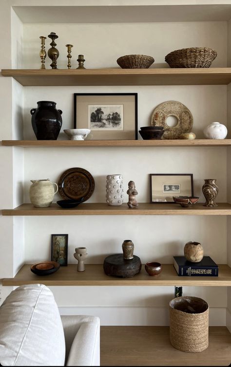 Modern Shelving Design, Modern Decor Pieces, Pottery Modern, Soft Autumn Color Palette, Autumn Color Palette, Home Aesthetics, Shelf Decor Living Room, House Deco, Shelving Design