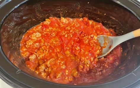 Macro Friendly Chili, Protein Chili Recipe, High Protein Chili, Protein Chili, Turkey Crockpot, Healthy Macros, Chili Turkey, Chili Recipe Healthy, How To Cook Chili