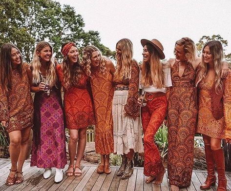 60s Bohemian Fashion, Glastonbury Festival Fashion, 60s Inspired Fashion, Hippie Chic Weddings, Yea Party, Boho Hippie Outfits, Bohemian Picnic, Pagan Poetry, Hippie Chic Outfits