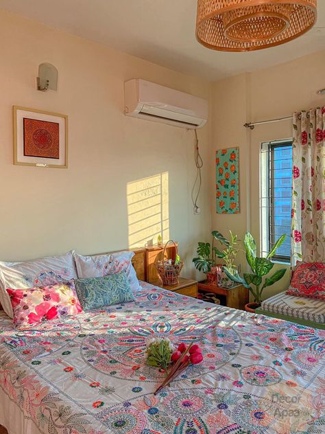 Simple Bedroom Ideas Indian, Colorful Room Decor, Indian Bedroom Decor, Indian Room Decor, Bedroom Decor For Small Rooms, Simple Living Room Decor, Small Room Design Bedroom, India Home Decor, Easy Room Decor