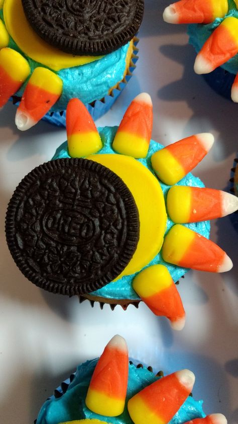 Eclipse Themed Food, Solar Eclipse Kids, Solar Eclipse Activity, Holiday Food Crafts, Eclipse Party, Eclipses Art, 2024 Eclipse, Eclipse Of The Heart, Viewing Party